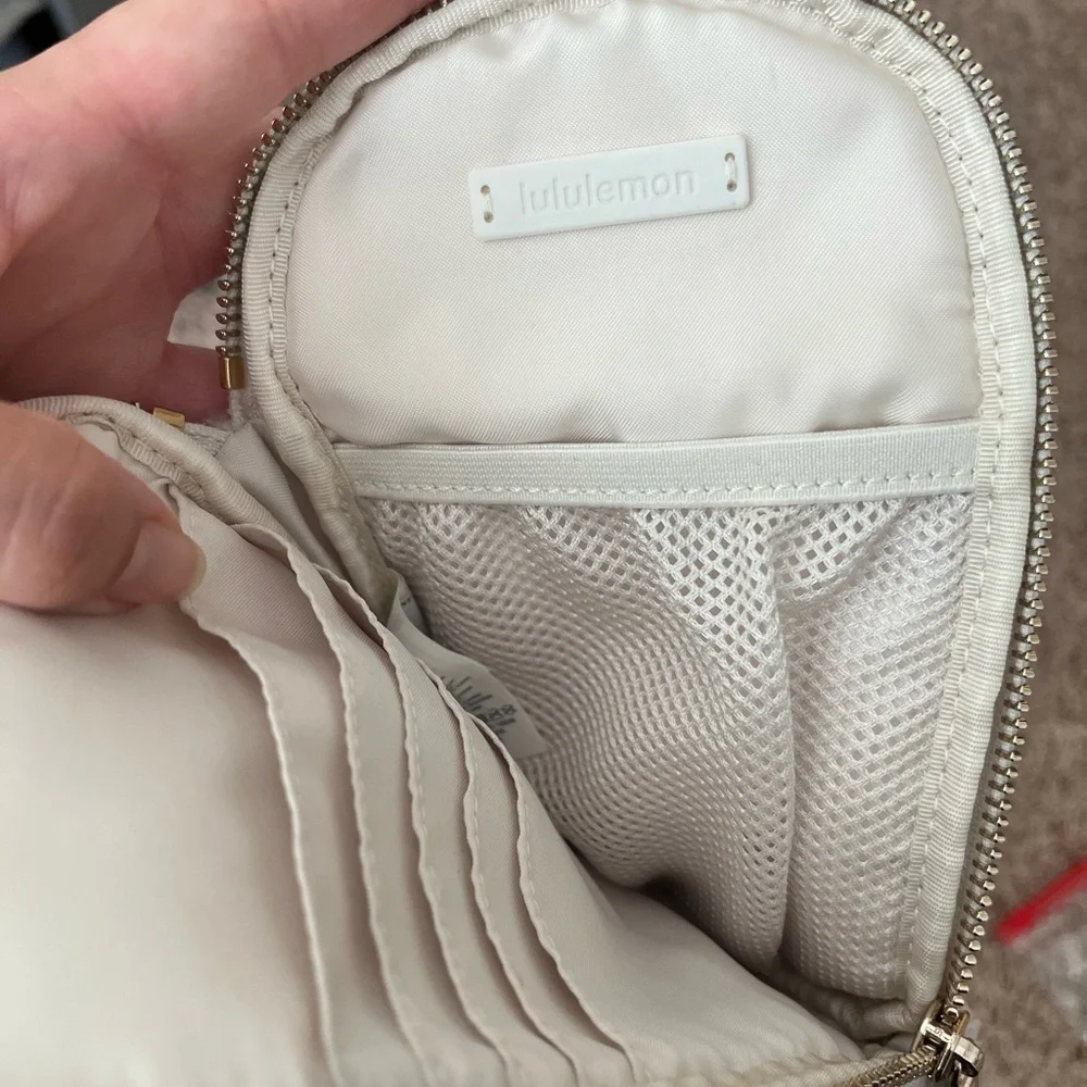Lululemon Modular Phone Crossbody Bag Fleece Sherpa